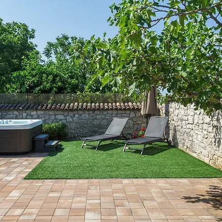 Casa vacanze Idyllisches Istrisches Steinhaus Mit Whirlpool, Tischtennis, Grill Und Klimatisierten Schlafzimmern