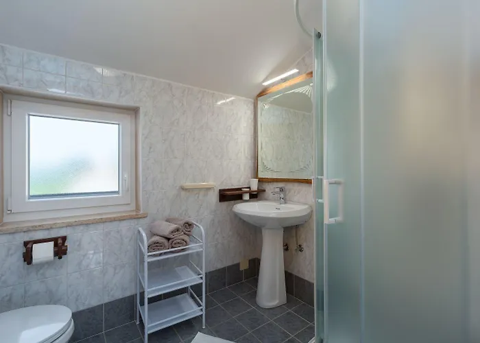 Idyllisches Istrisches Steinhaus Mit Whirlpool, Tischtennis, Grill Und Klimatisierten Schlafzimmern