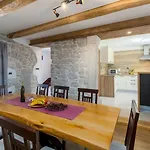 Idyllisches Istrisches Steinhaus Mit Whirlpool, Tischtennis, Grill Und Klimatisierten Schlafzimmern *