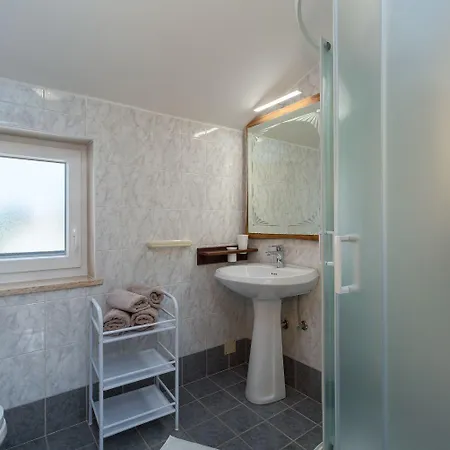 Idyllisches Istrisches Steinhaus Mit Whirlpool, Tischtennis, Grill Und Klimatisierten Schlafzimmern