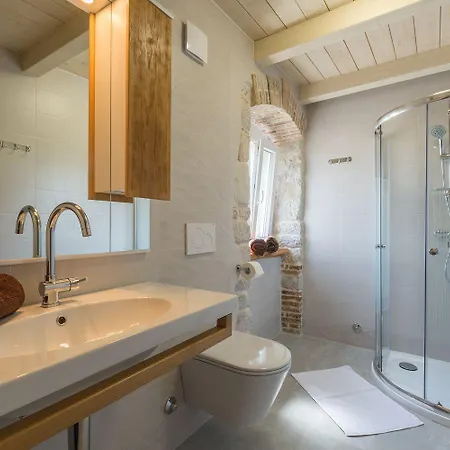 بيت للعطل Idyllisches Istrisches Steinhaus Mit Whirlpool, Tischtennis, Grill Und Klimatisierten Schlafzimmern بوريتش
