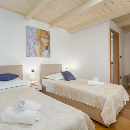 Idyllisches Istrisches Steinhaus Mit Whirlpool, Tischtennis, Grill Und Klimatisierten Schlafzimmern 펜션 포레치