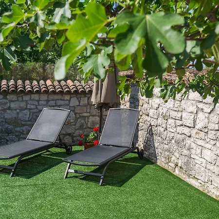 Idyllisches Istrisches Steinhaus Mit Whirlpool, Tischtennis, Grill Und Klimatisierten Schlafzimmern بيت للعطل *