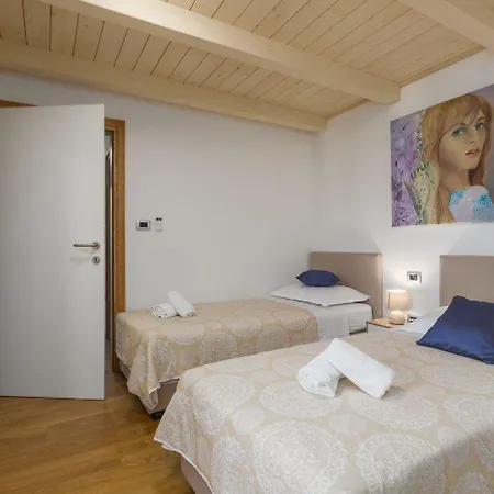 بيت للعطل Idyllisches Istrisches Steinhaus Mit Whirlpool, Tischtennis, Grill Und Klimatisierten Schlafzimmern بوريتش