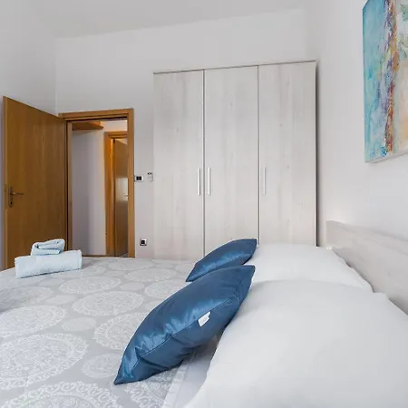 펜션 Idyllisches Istrisches Steinhaus Mit Whirlpool, Tischtennis, Grill Und Klimatisierten Schlafzimmern