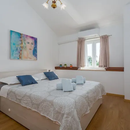펜션 Idyllisches Istrisches Steinhaus Mit Whirlpool, Tischtennis, Grill Und Klimatisierten Schlafzimmern 포레치