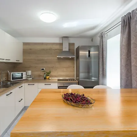 Idyllisches Istrisches Steinhaus Mit Whirlpool, Tischtennis, Grill Und Klimatisierten Schlafzimmern 펜션