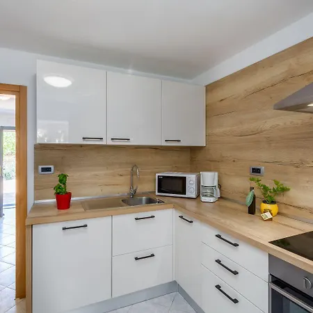 Idyllisches Istrisches Steinhaus Mit Whirlpool, Tischtennis, Grill Und Klimatisierten Schlafzimmern 펜션 포레치