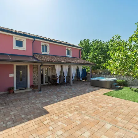 بيت للعطل Idyllisches Istrisches Steinhaus Mit Whirlpool, Tischtennis, Grill Und Klimatisierten Schlafzimmern بوريتش