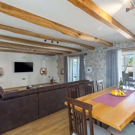 Idyllisches Istrisches Steinhaus Mit Whirlpool, Tischtennis, Grill Und Klimatisierten Schlafzimmern Vakantiehuis *