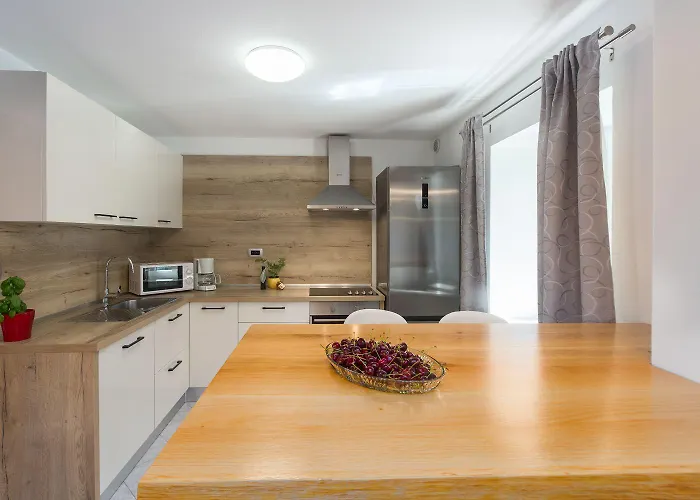 Idyllisches Istrisches Steinhaus Mit Whirlpool, Tischtennis, Grill Und Klimatisierten Schlafzimmern Ferienhaus